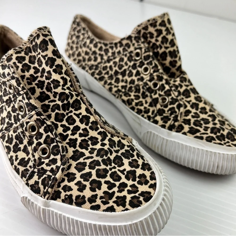 Tommy Bahama Women's leopard cheetah print laceless sneakers size‎ 6.5